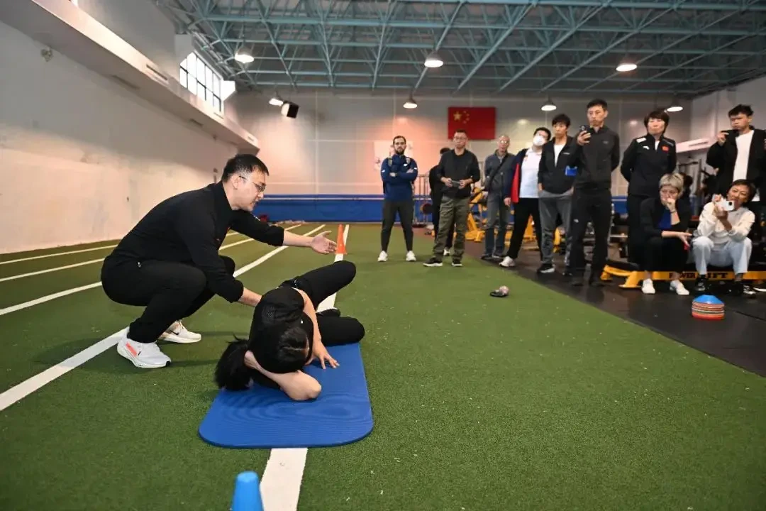 儿童如何在游戏中学习篮球技术_0